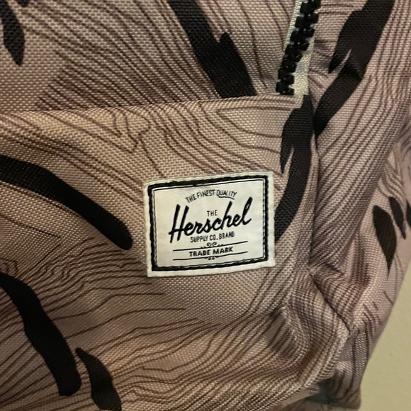 Herschel Backpack Beige/Black Retired Pattern. Multiple Pockets. - Picture 4 of 6